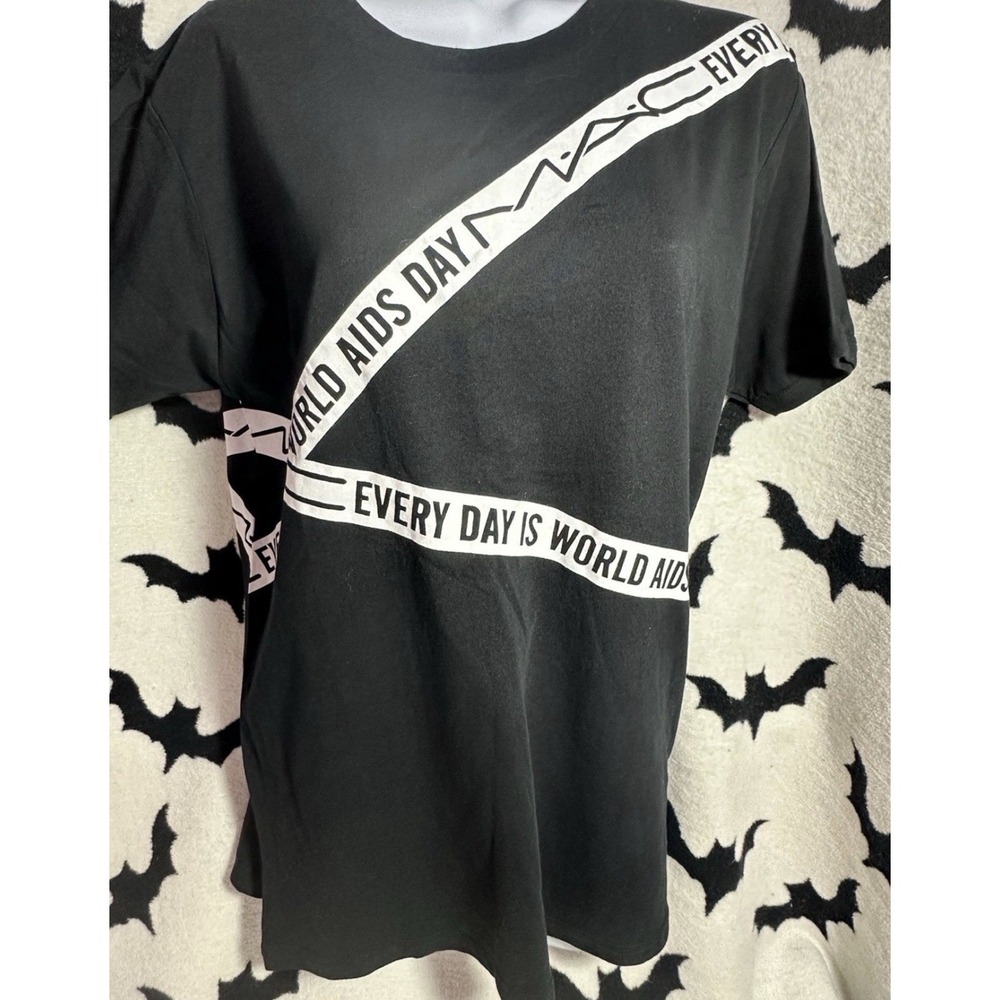 Official Mac Cosmetics Everyday Is Aids Day Exclusive T-shirt Size 4 Sm